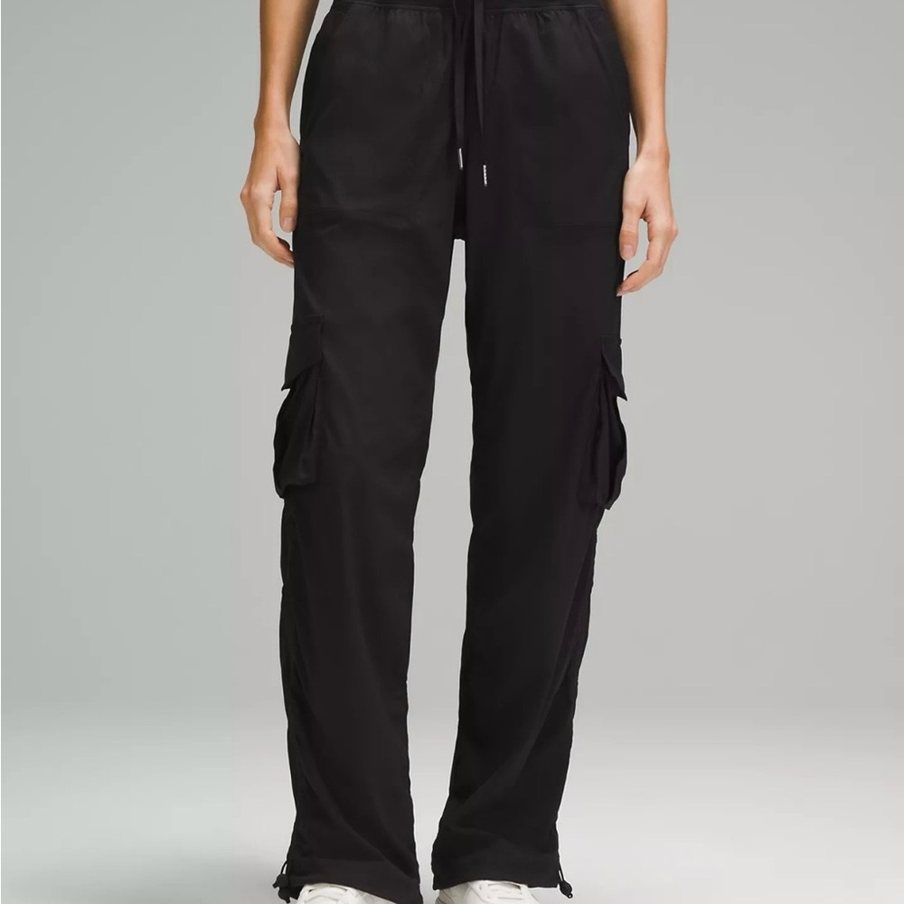 Women's Lululemon Relaxed Fit Black Mid-Rise Cargo Pants Small